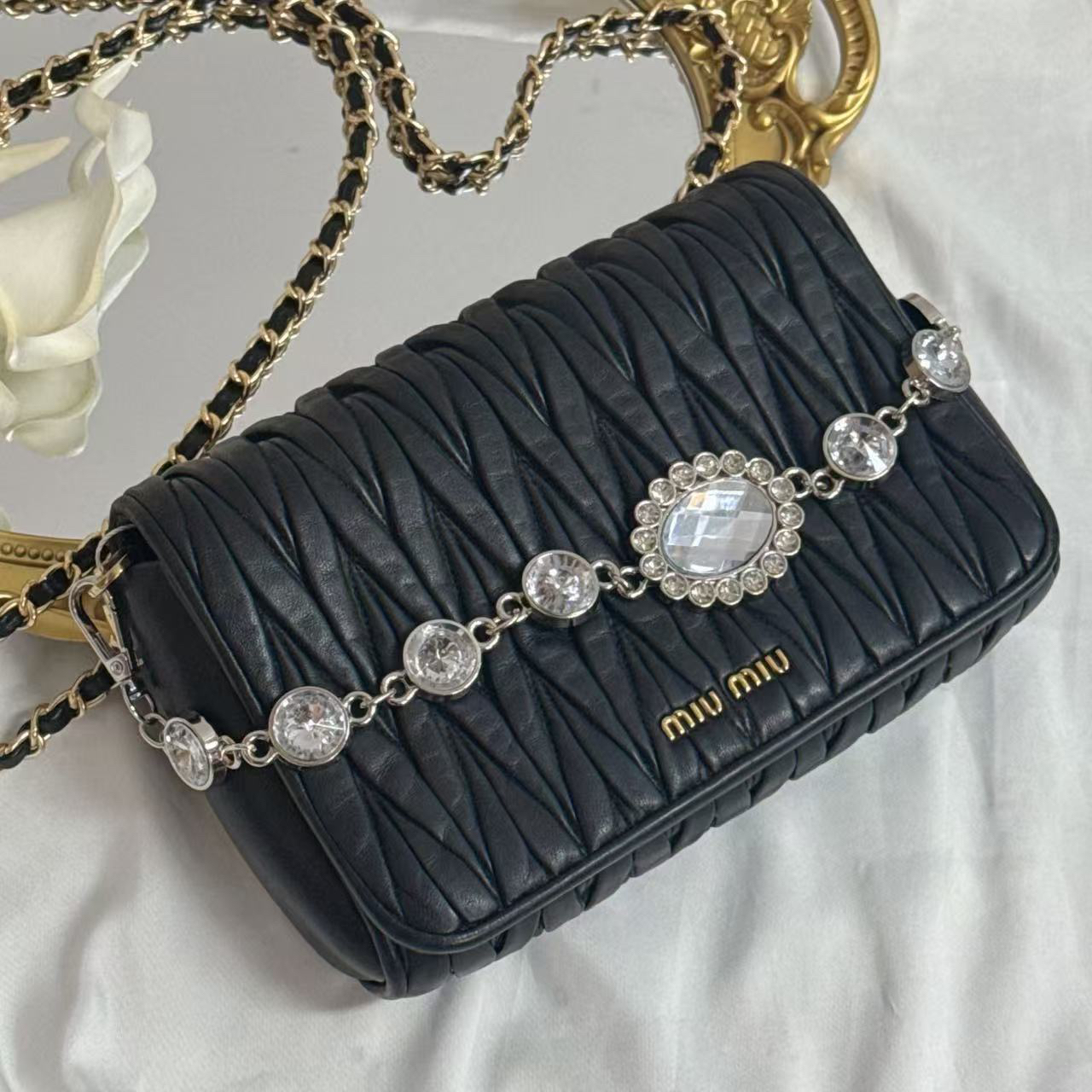 95新 MIU MIU/缪缪 谬谬黑色褶皱包95新/后配链条