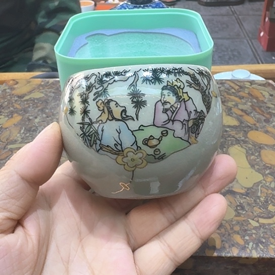 主人杯一个，瓷。。。品茗