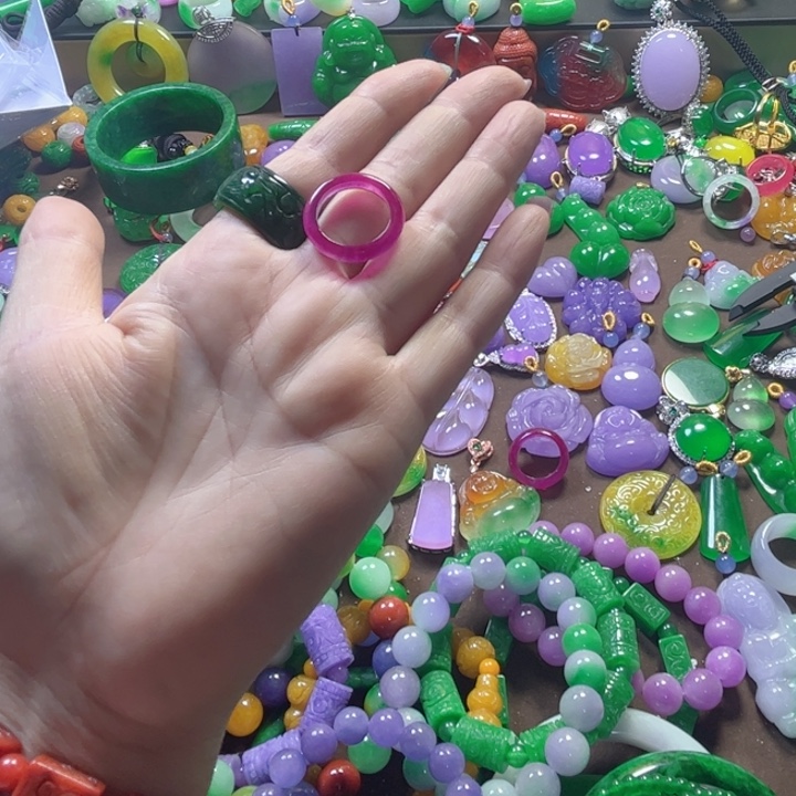 翡翠未镶嵌颈饰戒指