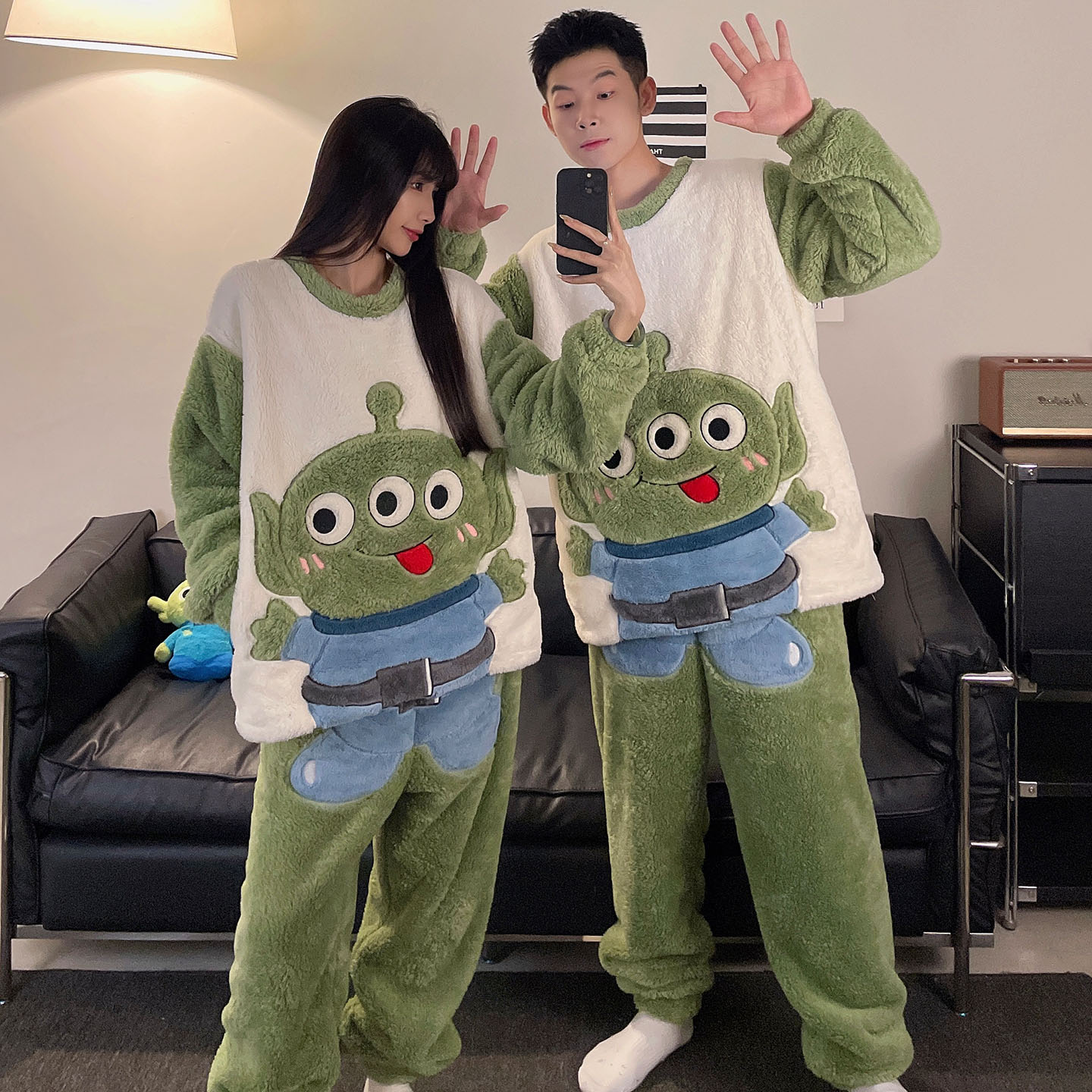 三眼仔秋冬季珊瑚绒情侣睡衣套装加绒加厚保暖大码一男一女家居服