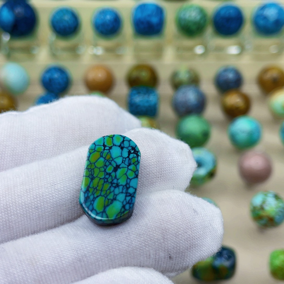 未镶嵌绿松石颈饰