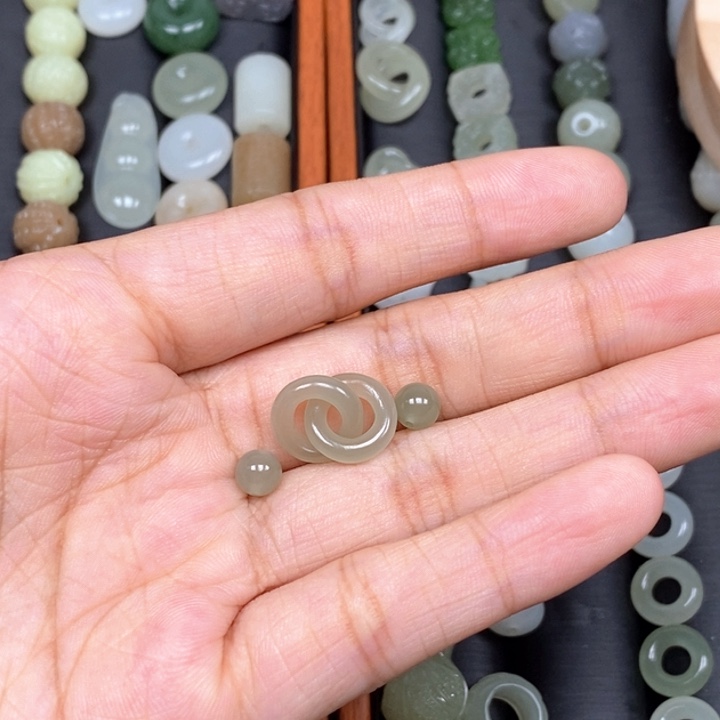 এ***࿐和田玉未镶嵌颈饰