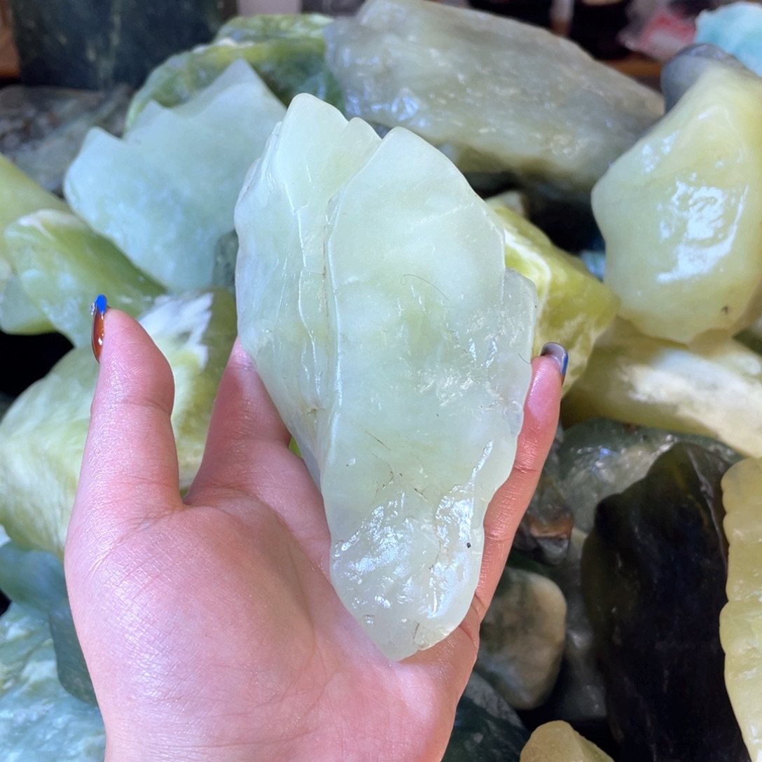 蛇纹石玉未镶嵌中国四大名玉简易