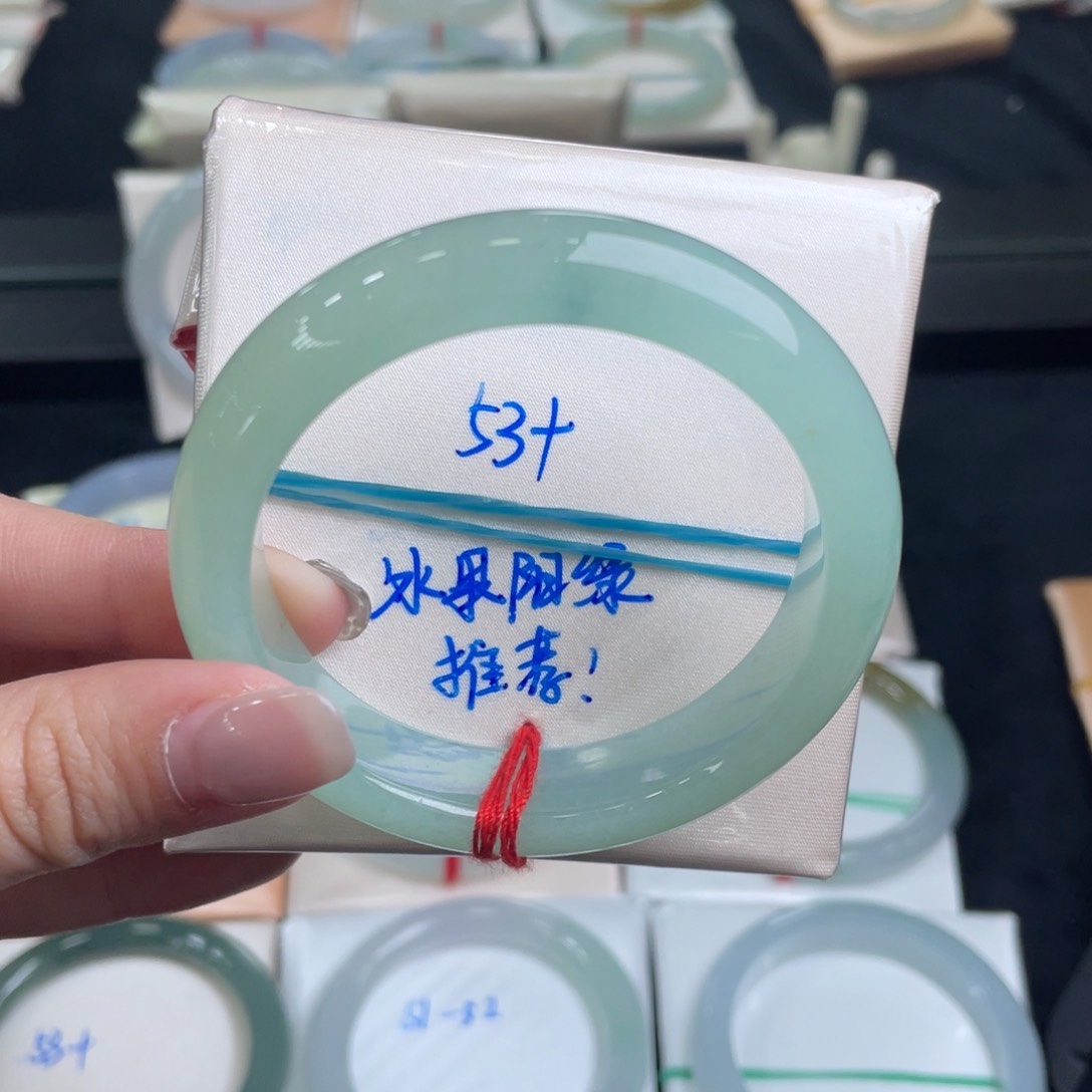 翡翠手镯未镶嵌语*翡翠