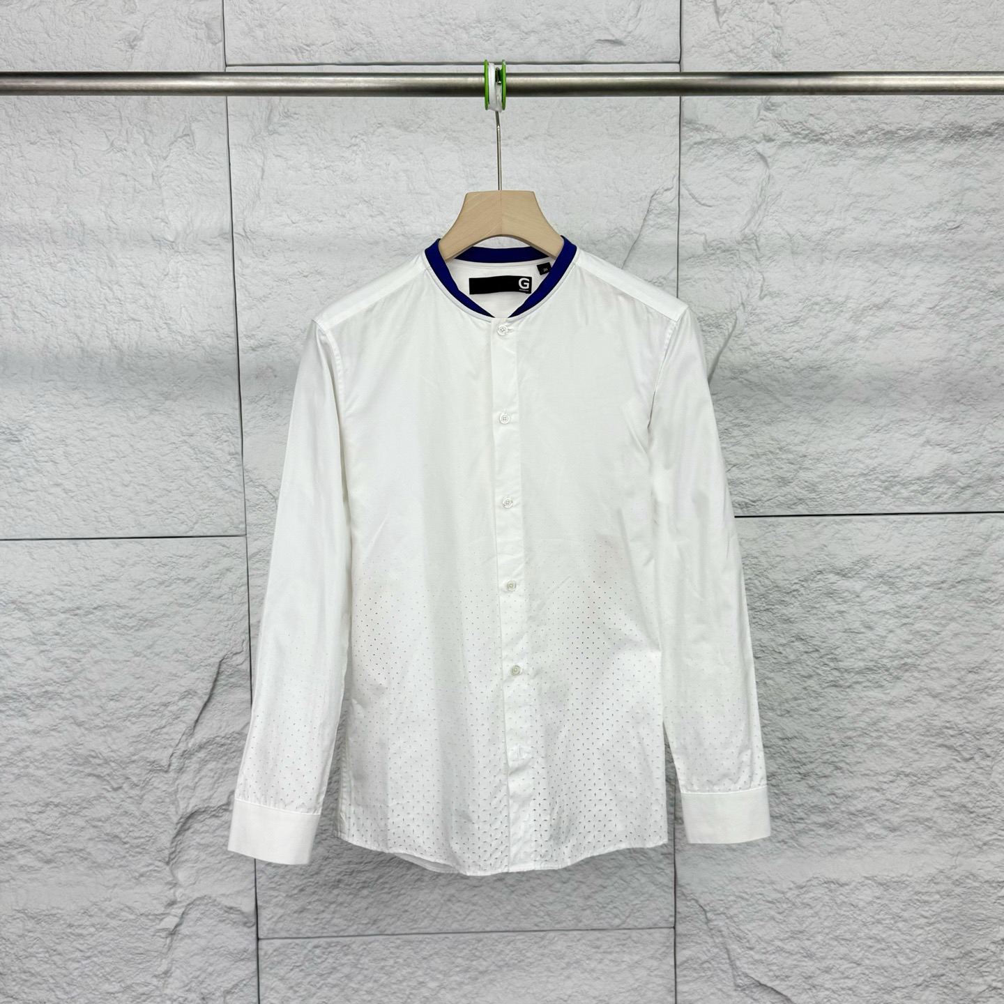 99新 Givenchy/纪梵希 38码/白色蓝领单排扣镂空衬衫/18051800