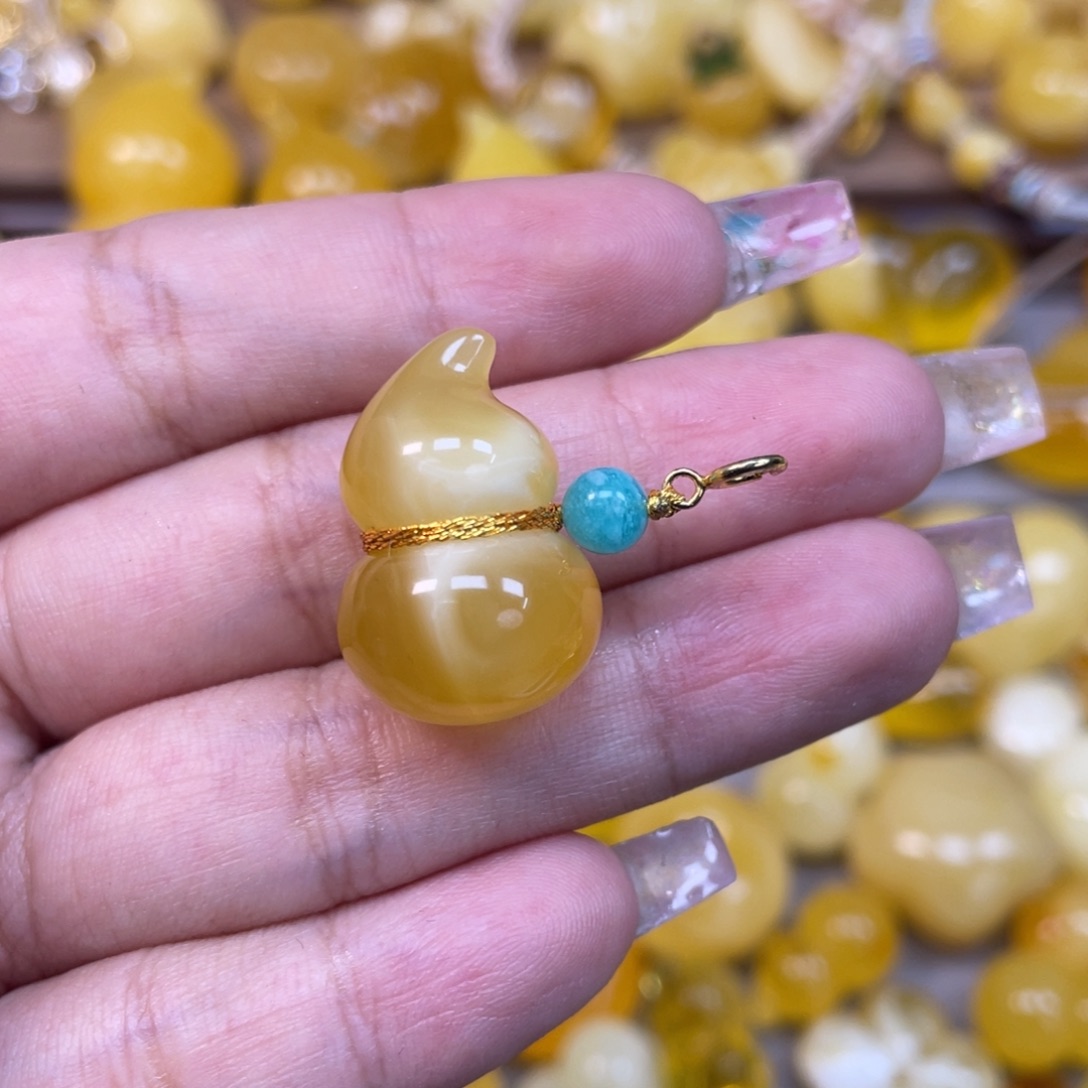 王***乐琥珀未镶嵌珠宝奇石