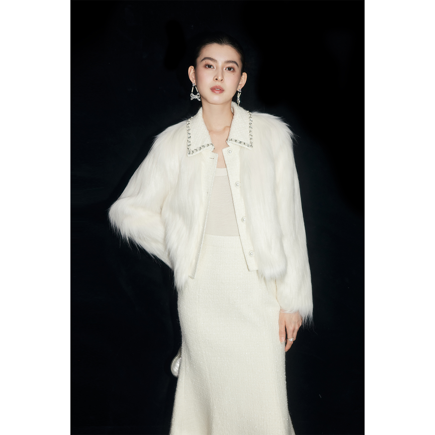 MandyZhang法式千金感环保皮草香风短外套女秋冬镶钻翻领气质上衣