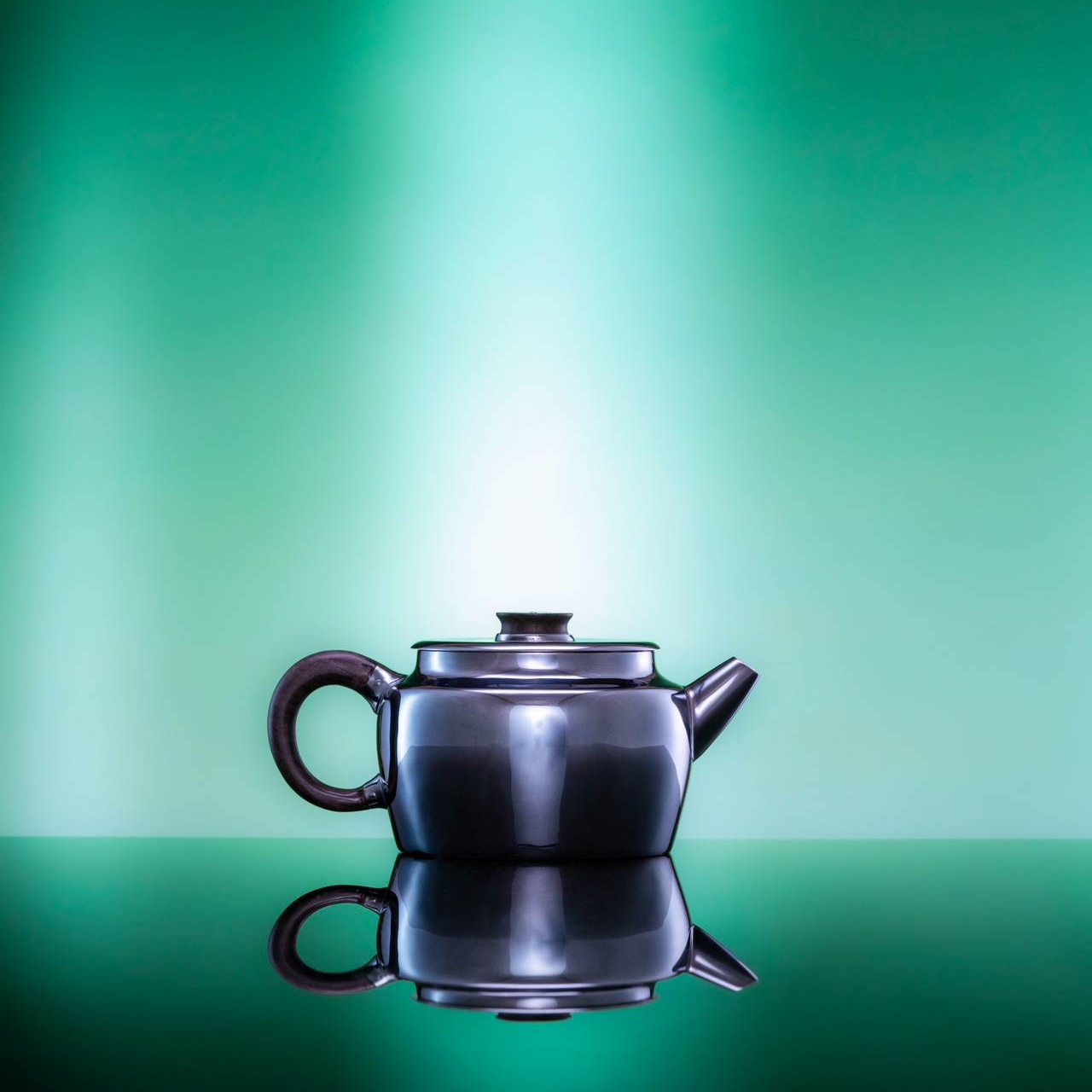 DZ0057 呆坐 | 玄紫手敲镜面德馨壶手工银壶 容量：120ML