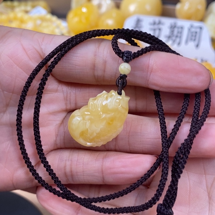 琥珀颈饰未镶嵌小鱼