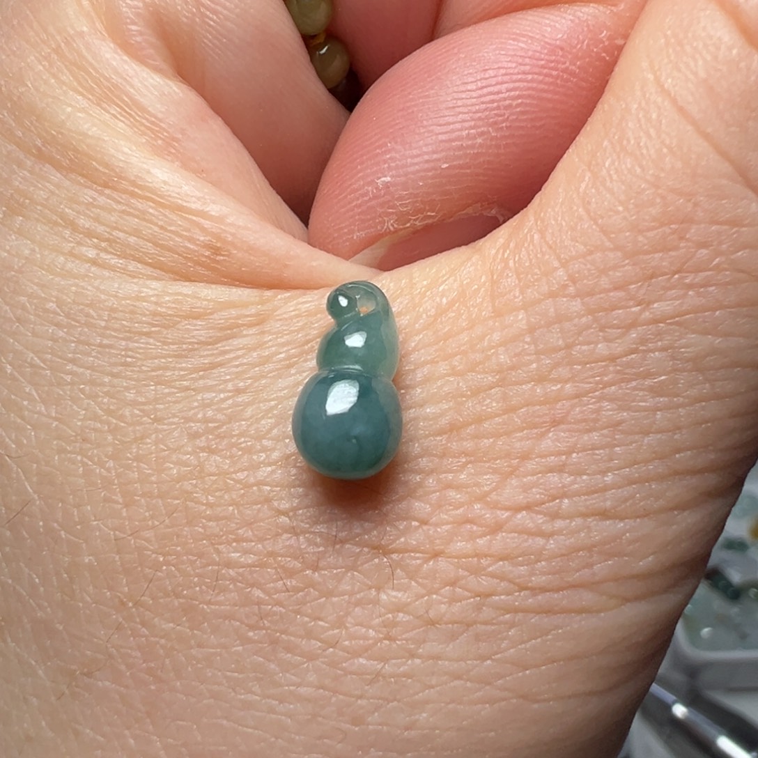 翡翠未镶嵌颈饰蓝花小葫芦一个50块
