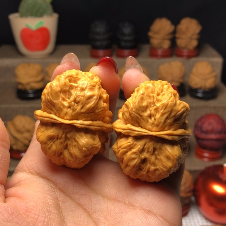 文玩核桃把件35磐石鬼脸