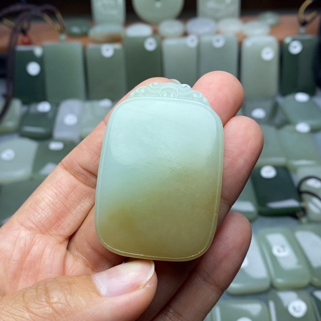 和田玉颈饰未镶嵌东*破