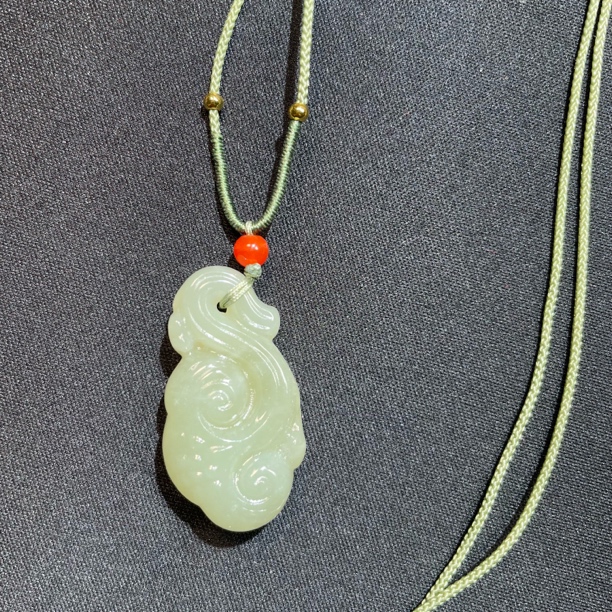   天然野牛沟顺心如意晴玉如意吊坠