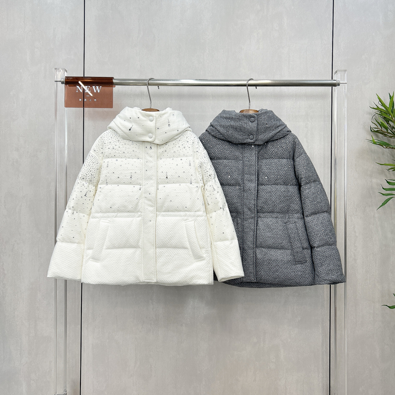 欧洲站冬季新款重工烫钻连帽羽绒服女时尚收腰鸭绒保暖外套W61998