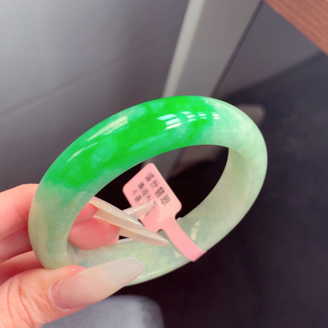 翡翠手镯未镶嵌静**心缅甸翡翠
