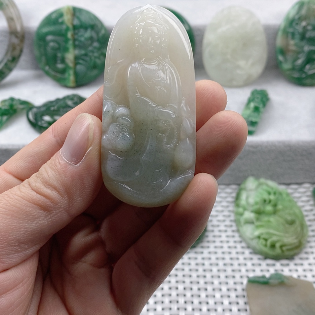 独山玉未镶嵌颈饰