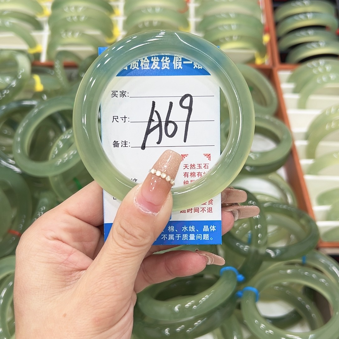 家****蛇纹石玉未镶嵌手镯