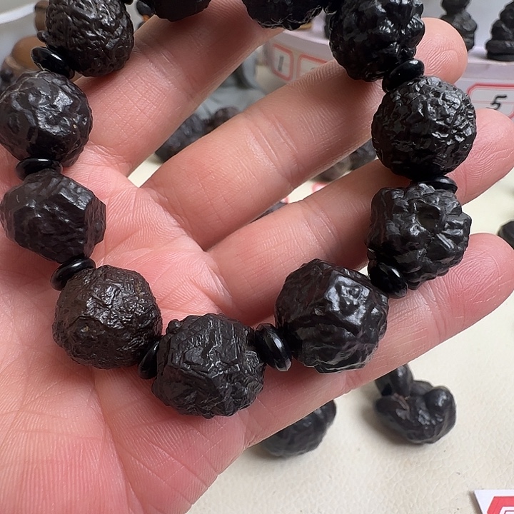 大***岩石英石铁合金黑金刚手串100元