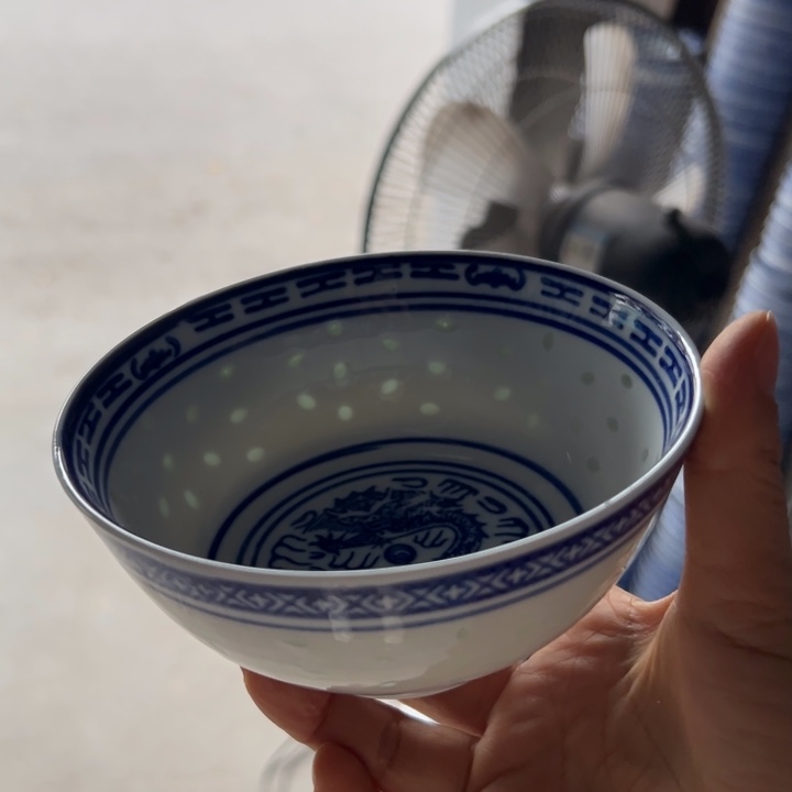 陶青花玲珑的5寸饭碗