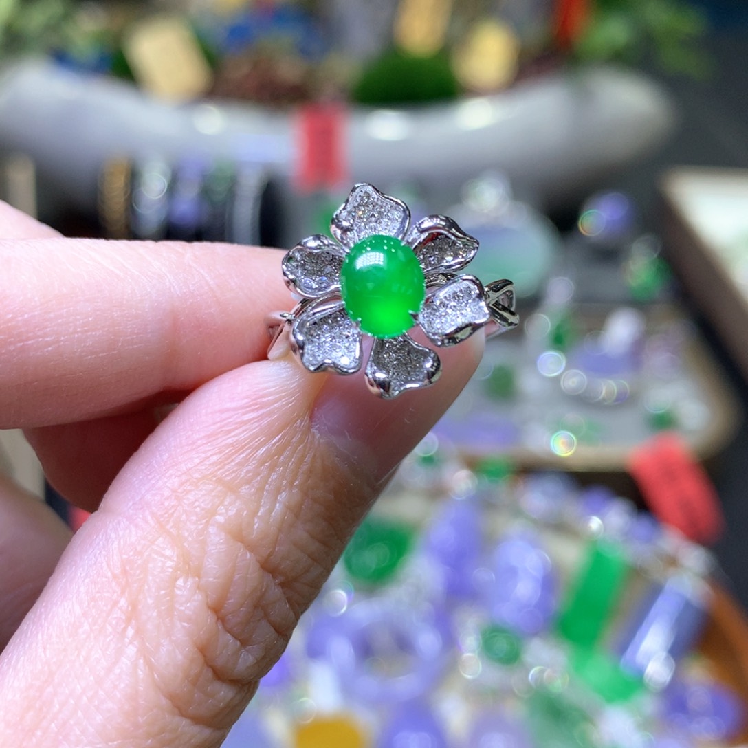 【闪购商品】翡翠颈饰18K金镶嵌翡翠吊坠项链