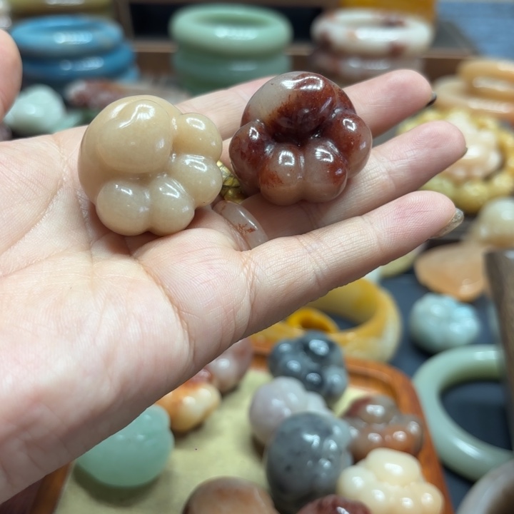 人***啊石英岩玉合金颈饰