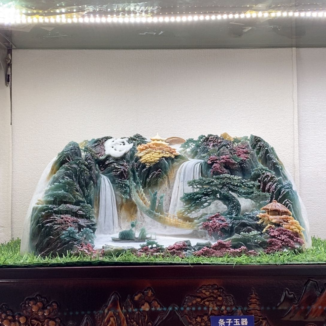 蛇纹石玉未镶嵌摆件