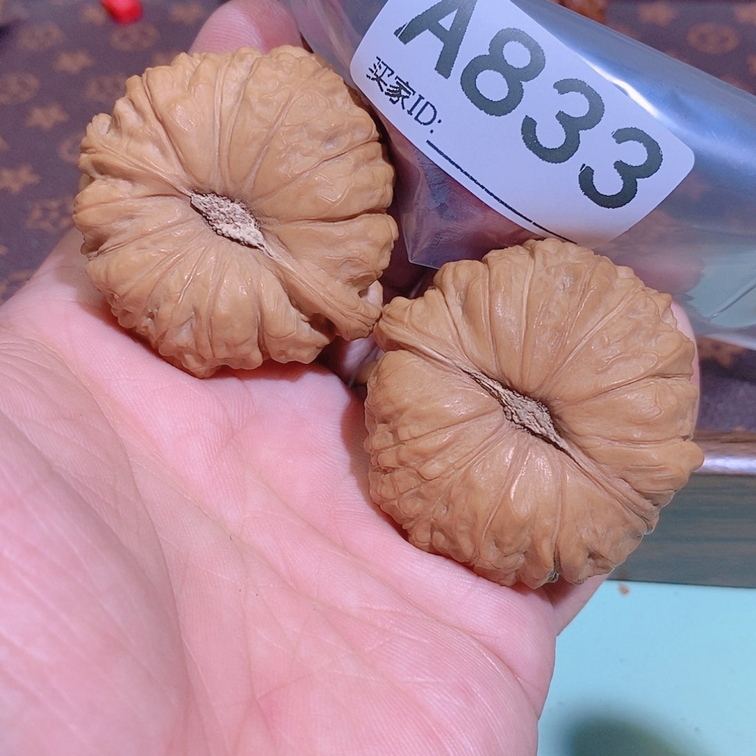 用***4文玩核桃把件南瓜。      