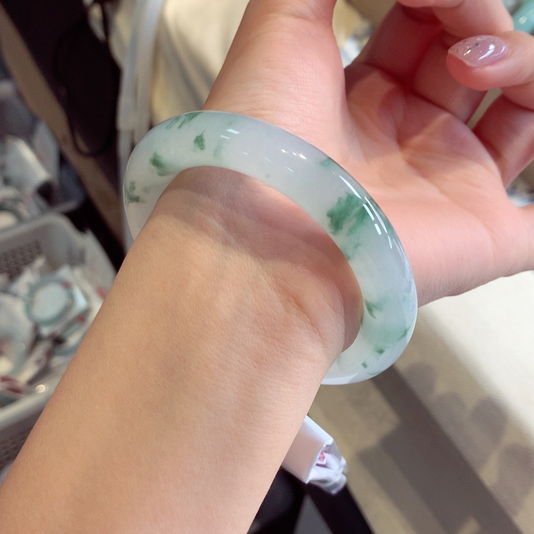 翡翠手镯未镶嵌34圆条77