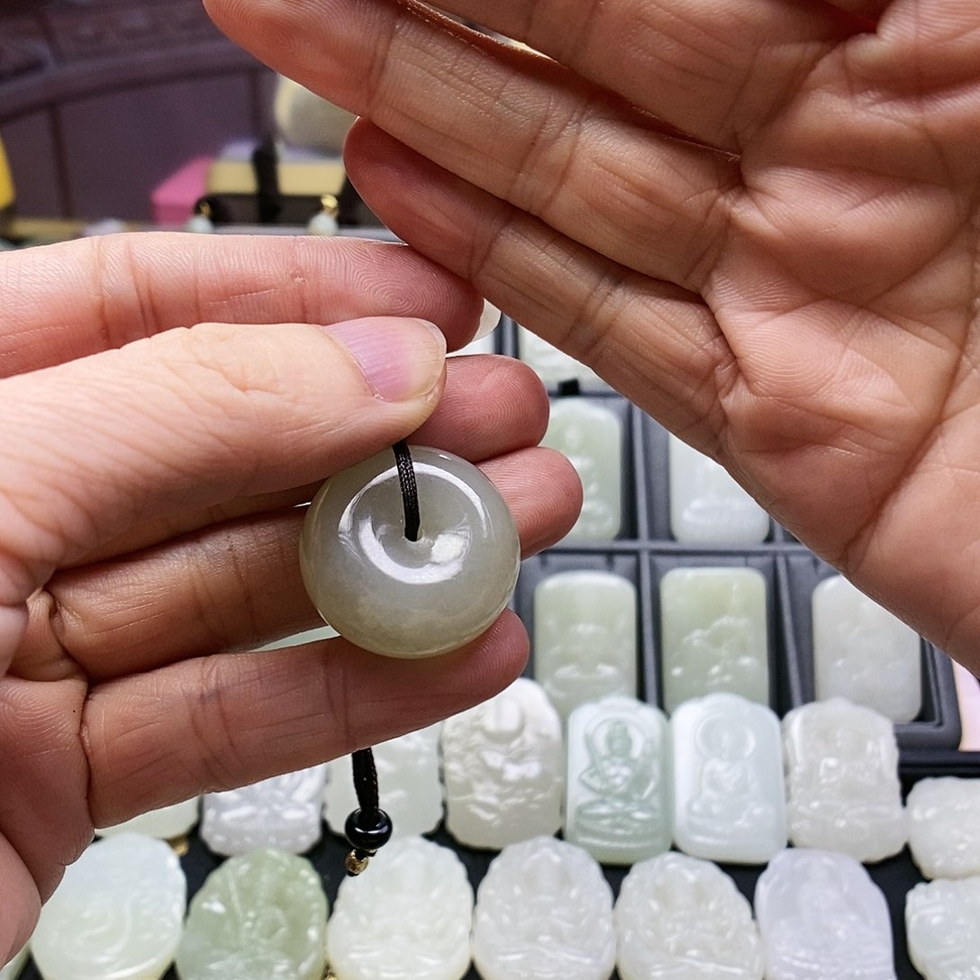 和田玉颈饰未镶嵌三****计