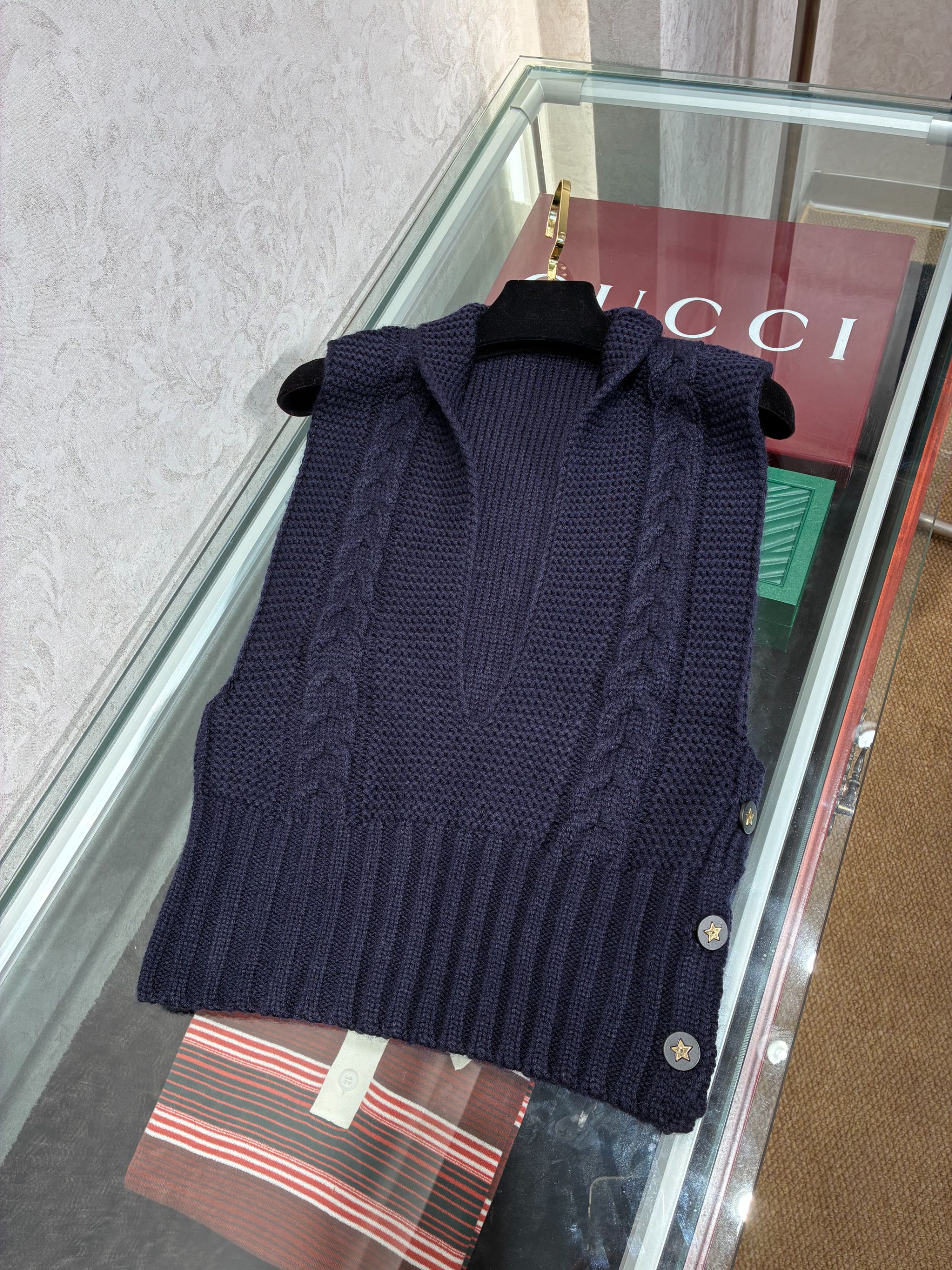 JC服饰-麻花d系羊毛马甲背心