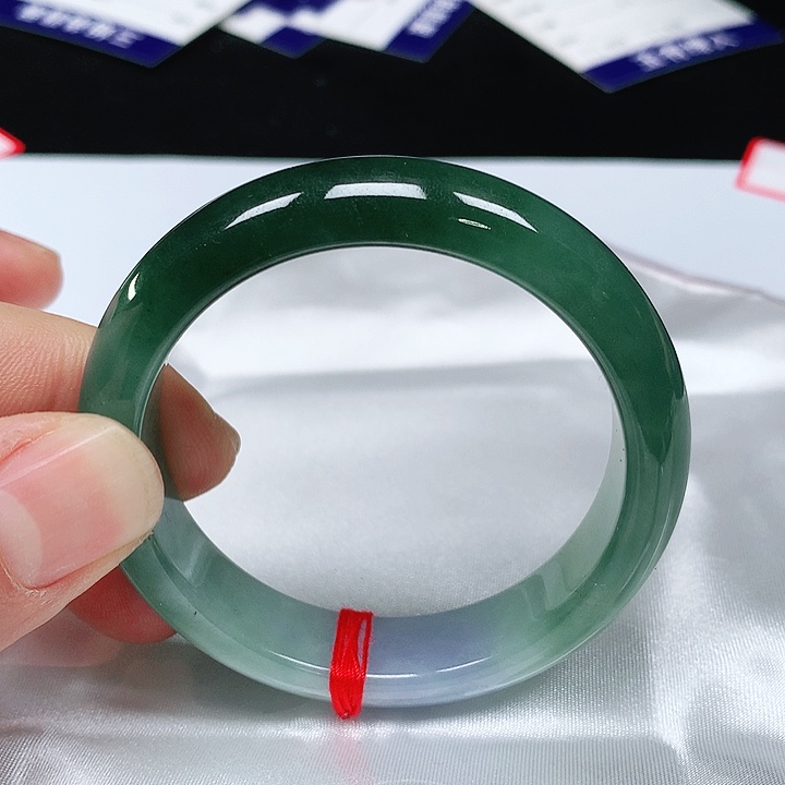 翡翠手镯未镶嵌翡翠手镯未镶嵌