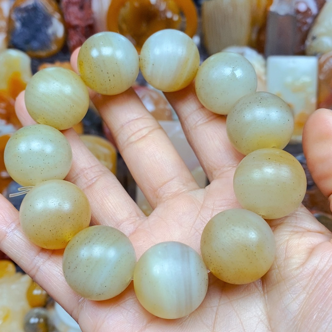 石英质玉（黄龙玉）颈饰未镶嵌