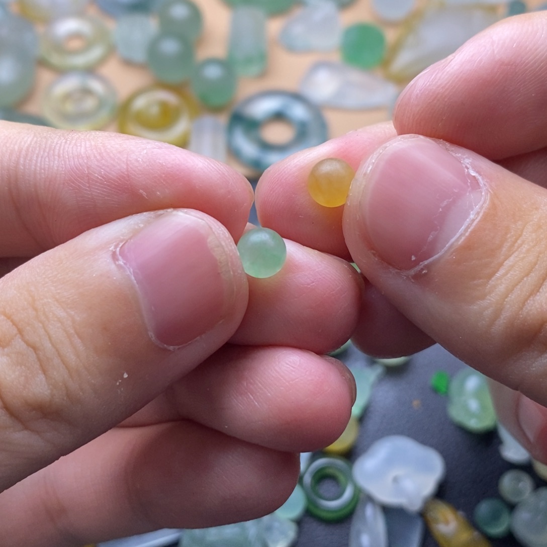 定制翡翠未镶嵌小*珠子