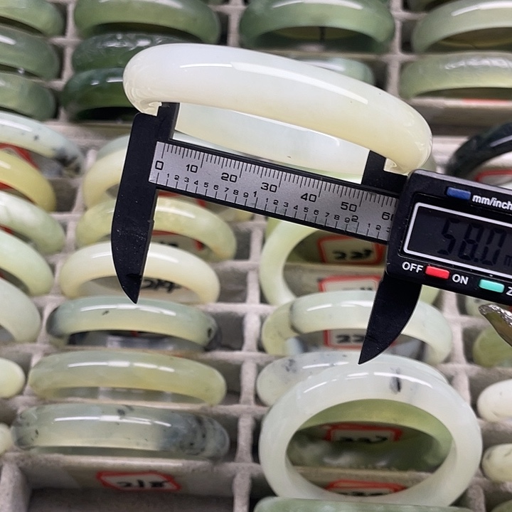 蛇纹石玉未镶嵌手镯1111