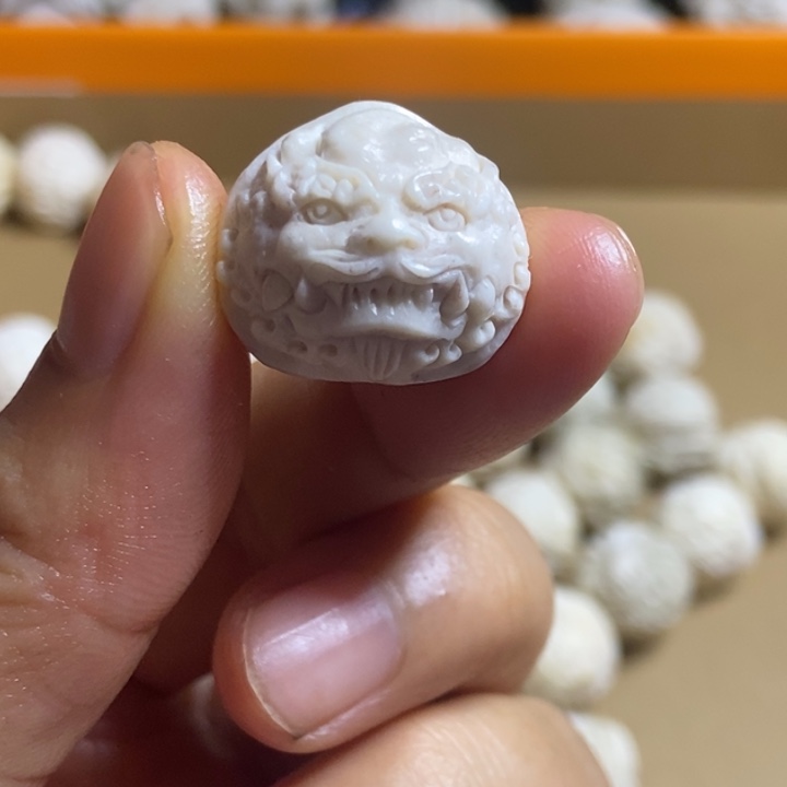 子***迅配饰鹿角雕刻一个出