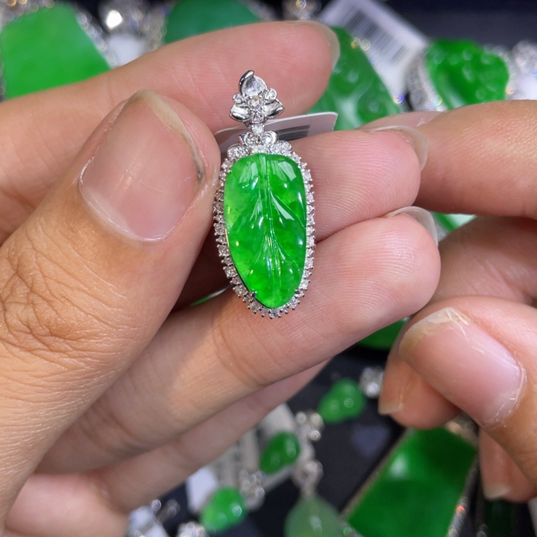 翡翠18K金镶嵌戒指