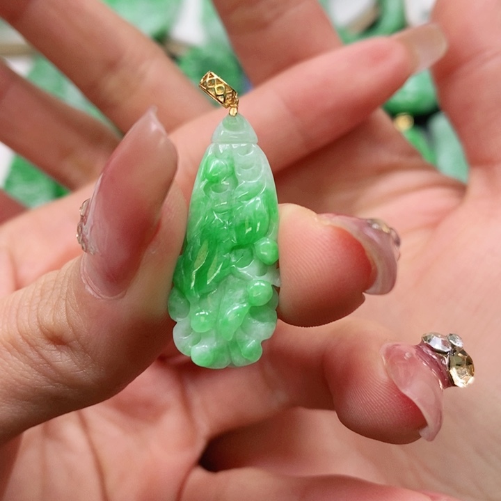 翡翠颈饰未镶嵌吊坠