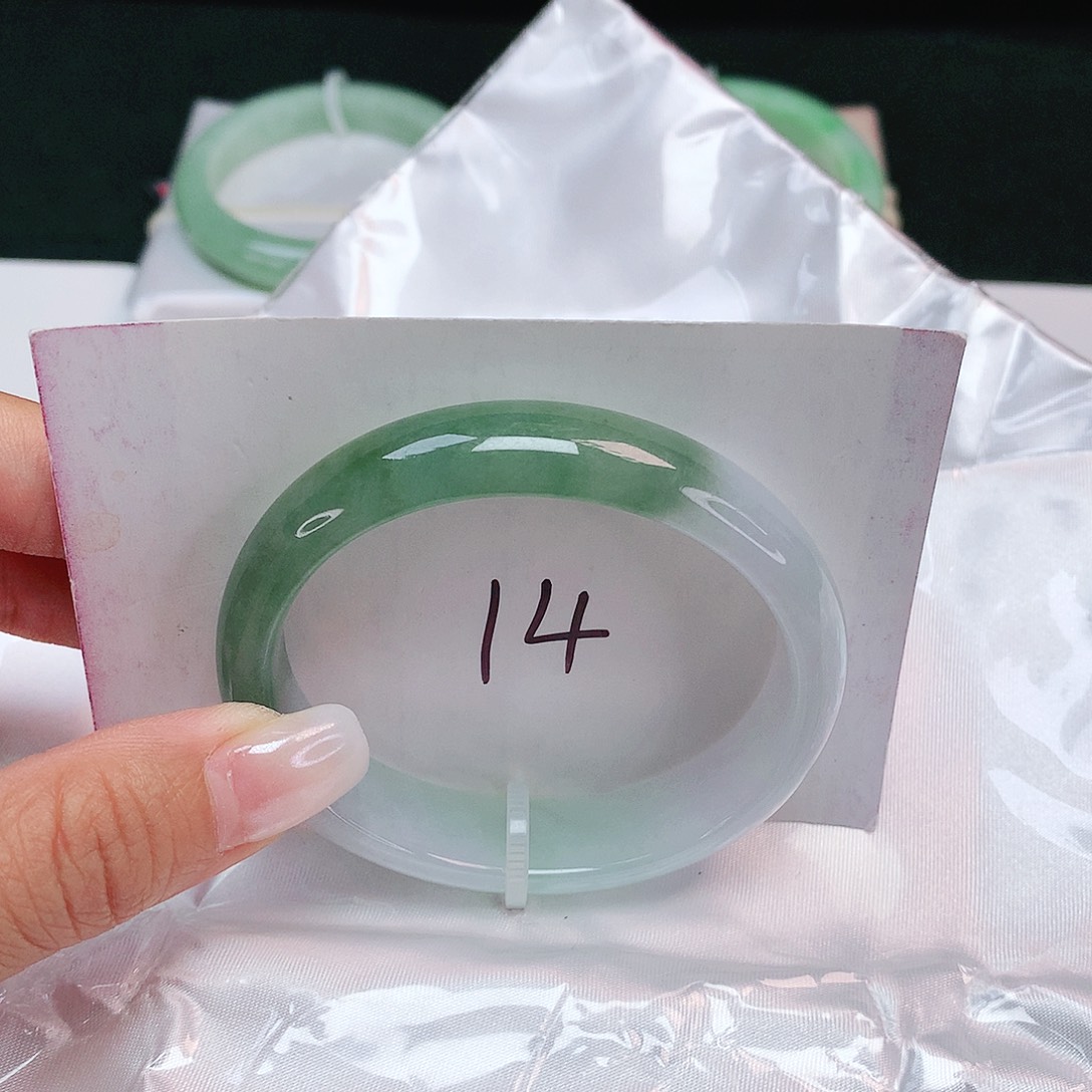 翡翠未镶嵌手镯 贵妃53+