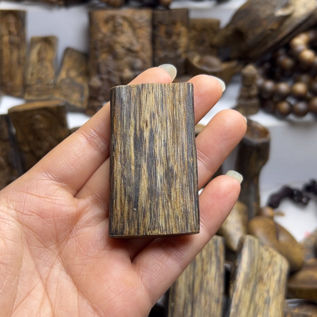 沉香沉香碎屑乐**车牌子