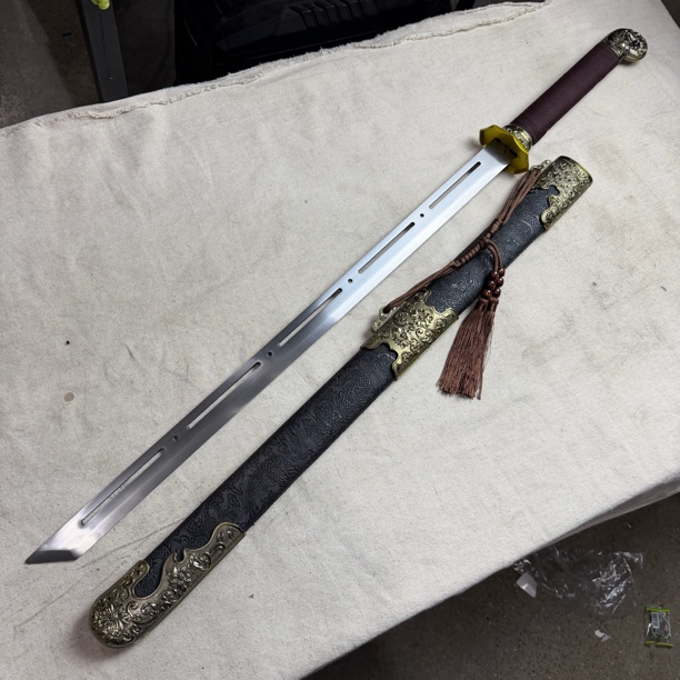 3298 龙泉昊天宝剑高锰钢一体锻打唐横刀未开刃