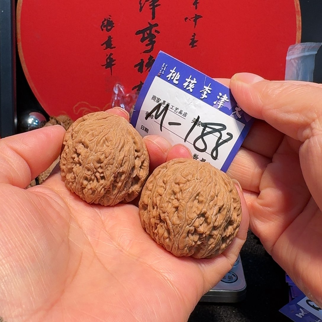 文玩核桃把件42绣球51克