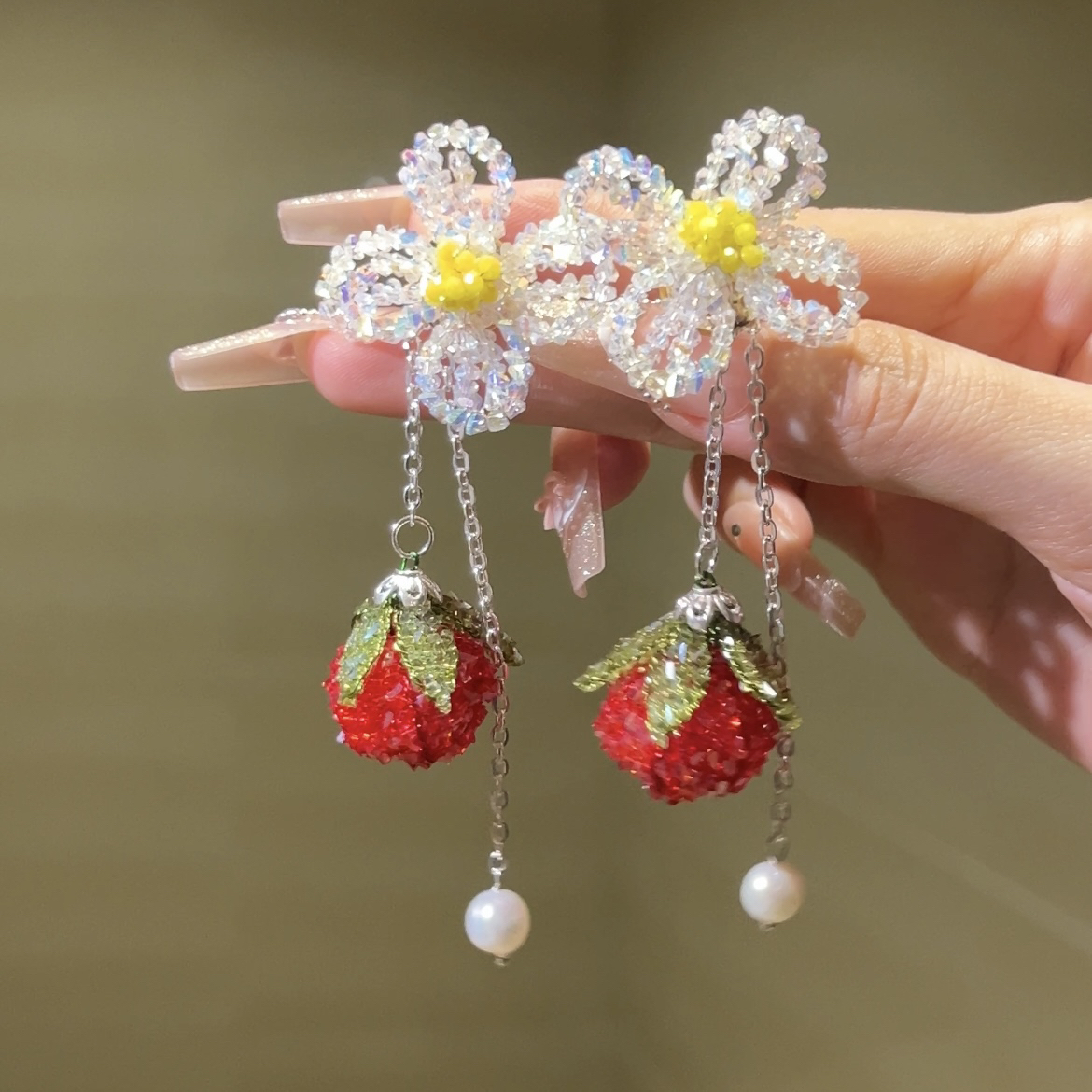 铜合金合成锆石耳饰 西子家莫奈小花草莓氛围感秋冬耳钉