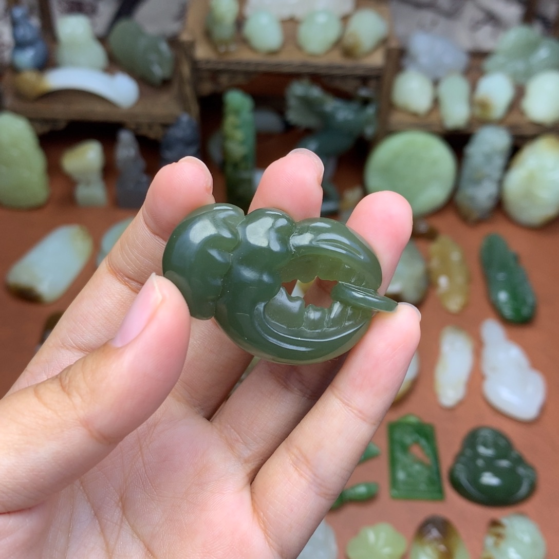 和田玉未镶嵌挂件