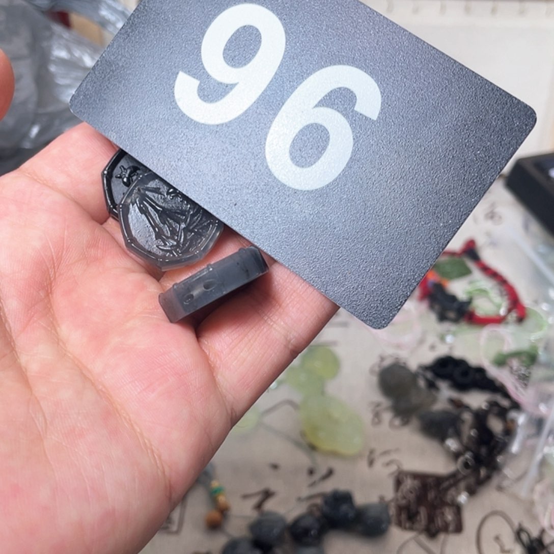 蛇纹石玉颈饰合金