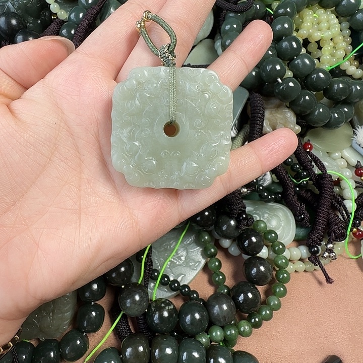 和田玉未镶嵌颈饰