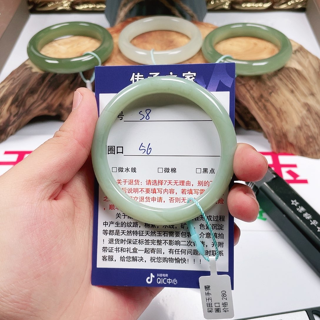 和田玉手镯未镶嵌