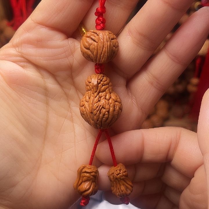 木质类龙纹桃枭挂件