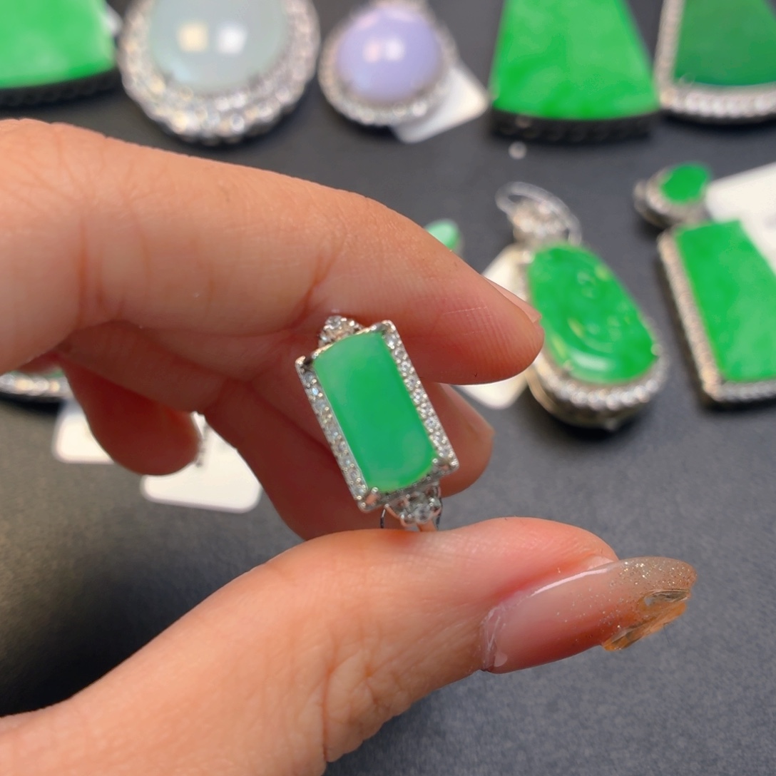 未***期翡翠银S925镶嵌颈饰