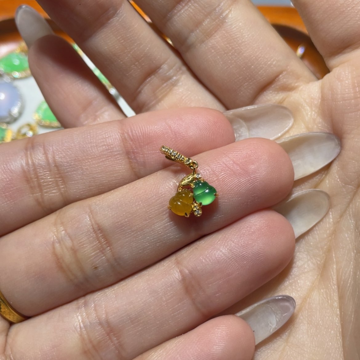 【闪购商品】颈饰18K金镶嵌翡翠