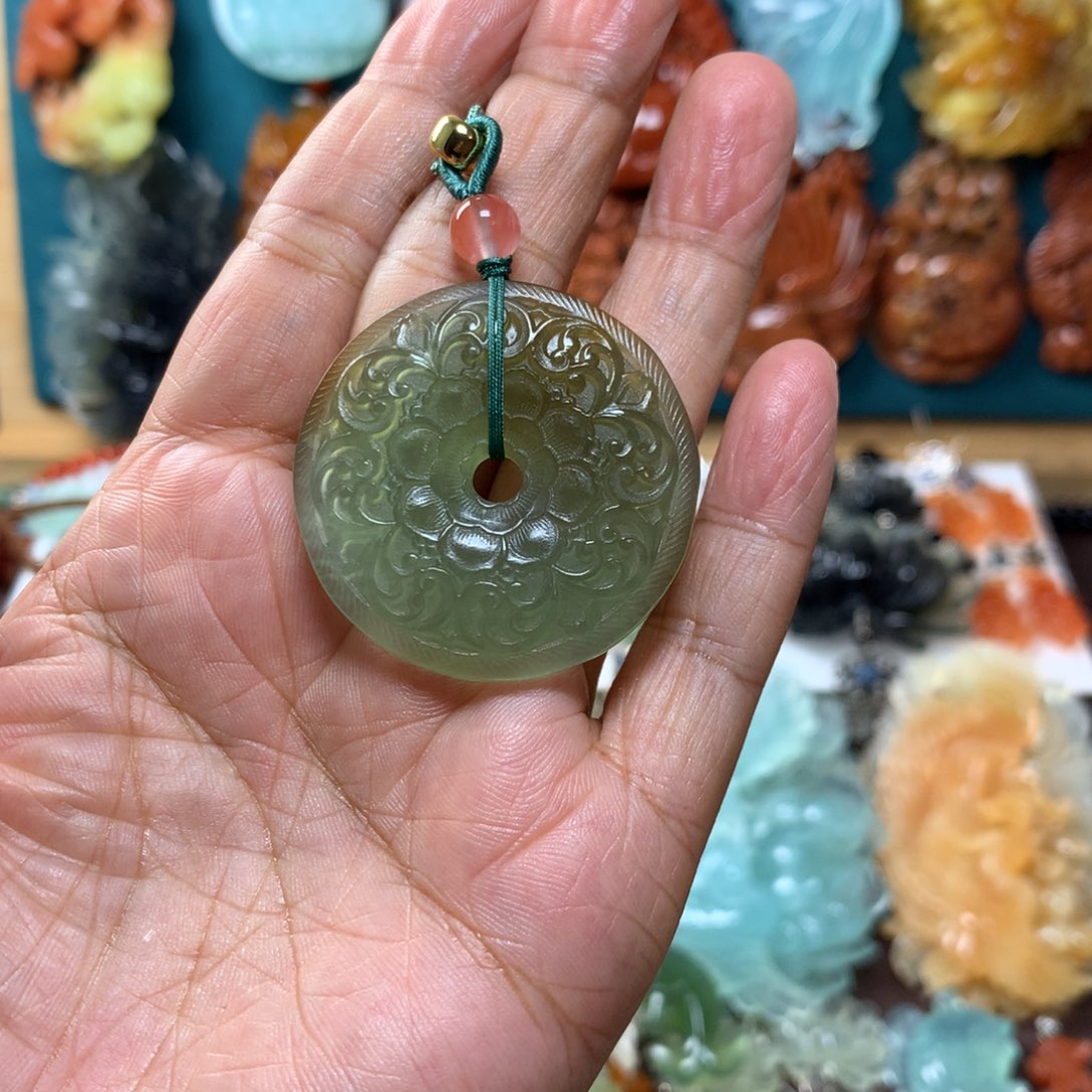蛇纹石玉挂坠未镶嵌